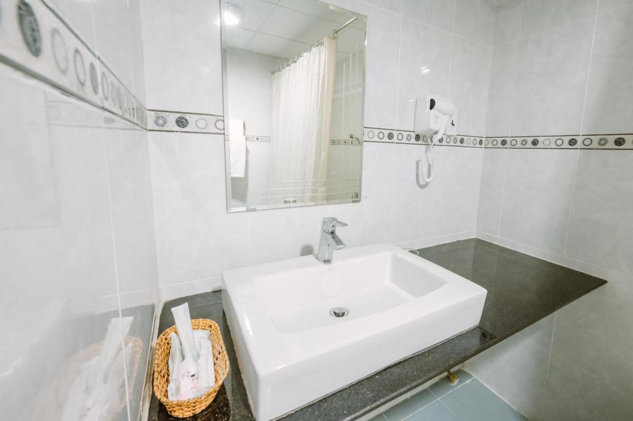 Hoang Duc Hotel Chau Doc Exterior foto
